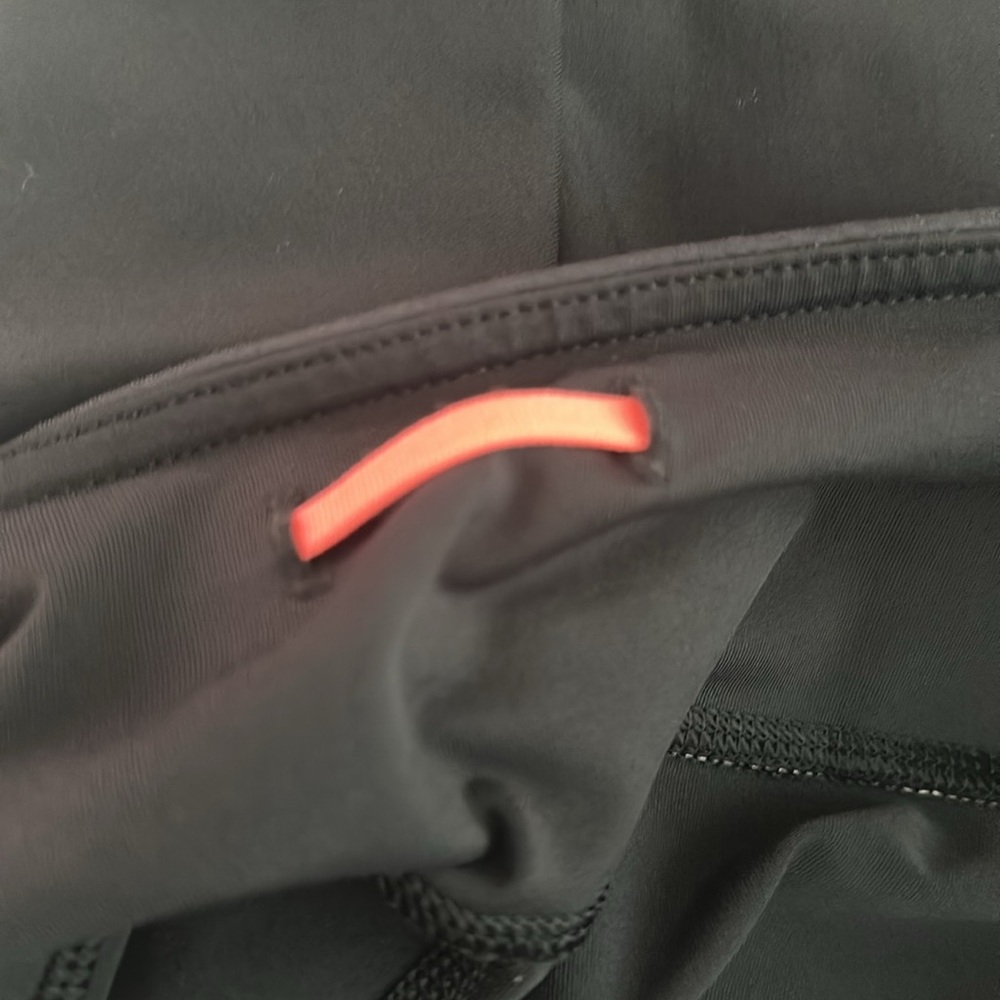 Lululemon Run Inspire Crop II *Block-It Pocket. Black/Bleacher Stripe. Sz 8. - Picture 7 of 16